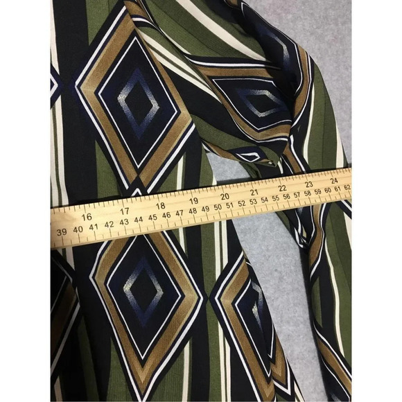 Womens NWT Kaktus Blouse Size Medium Earth Tones Asymmetric Hem Abstract - Picture 3 of 4